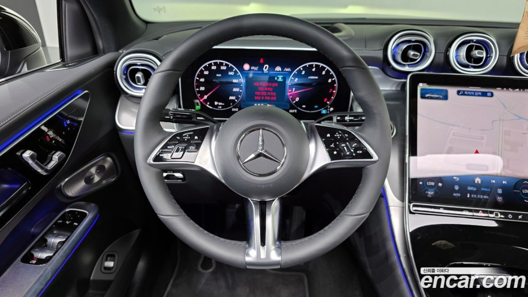 Mercedes-Benz GLC-Class GLC300 4MATIC Avnatgarde Coupe, 2025