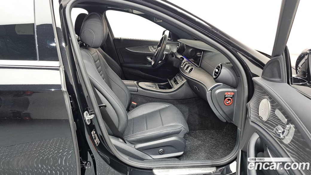 Mercedes-Benz E-Class E350 4MATIC AMG Line, 2022