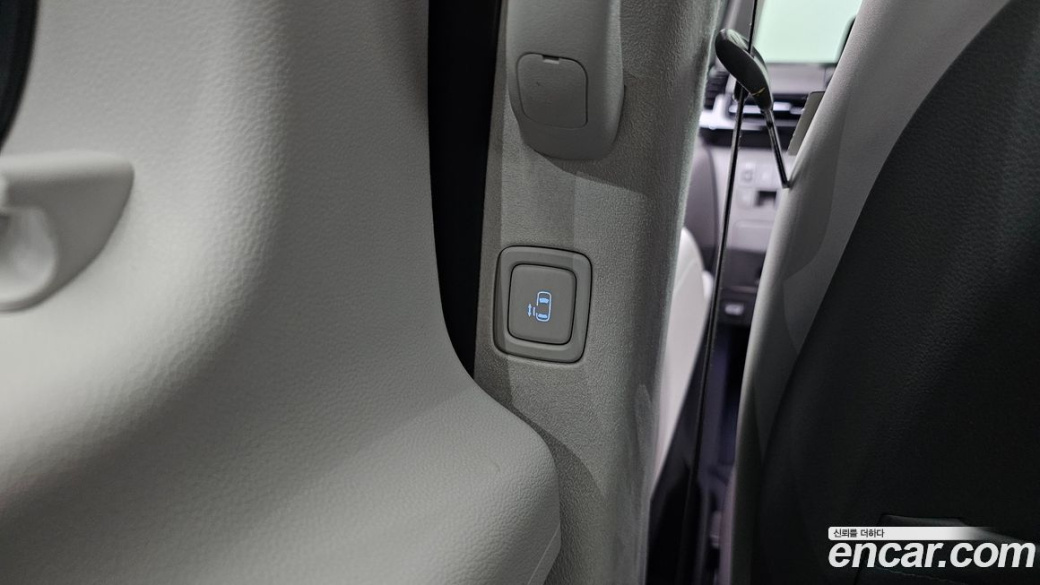 Hyundai Staria 4WD Lounge 7-Seater, 2024