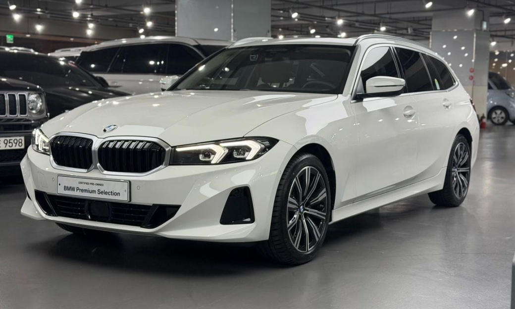 BMW 3-Series 320i Touring, 2025