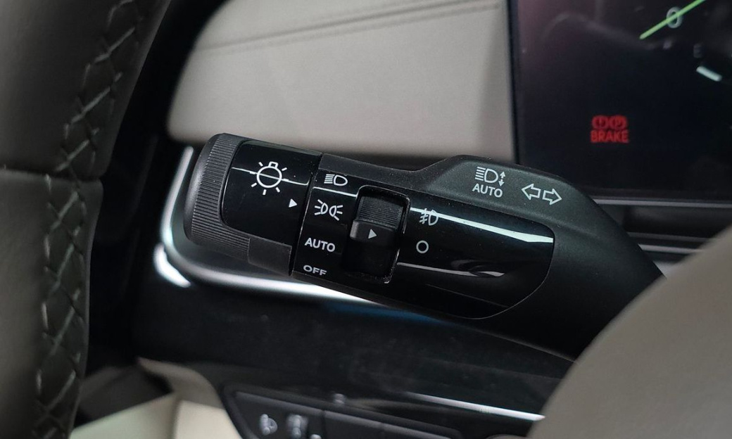 Kia Carnival 9-Seater Signature, 2024