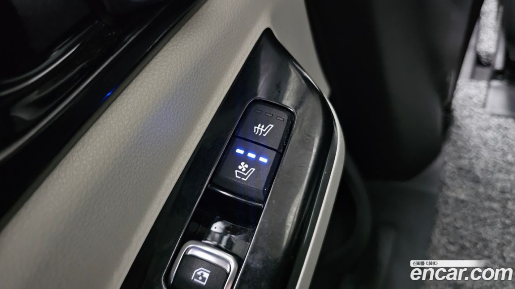 Kia Carnival 7-Seater Signature, 2023