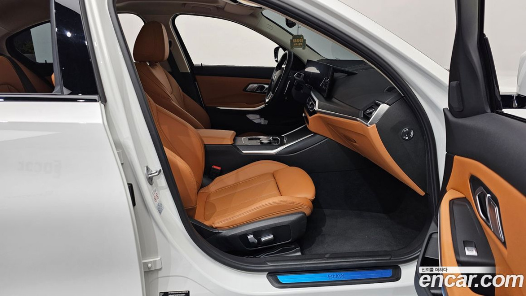 BMW 3-Series 320i, 2023
