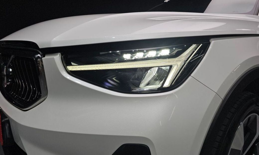 Volvo XC40 B4 Ultimate Bright, 2023