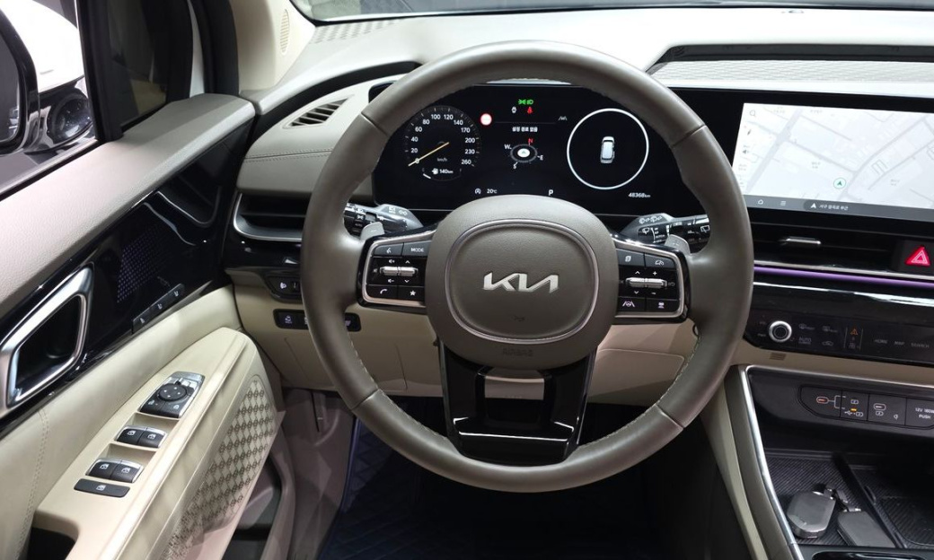 Kia Carnival 9-Seater Signature, 2024