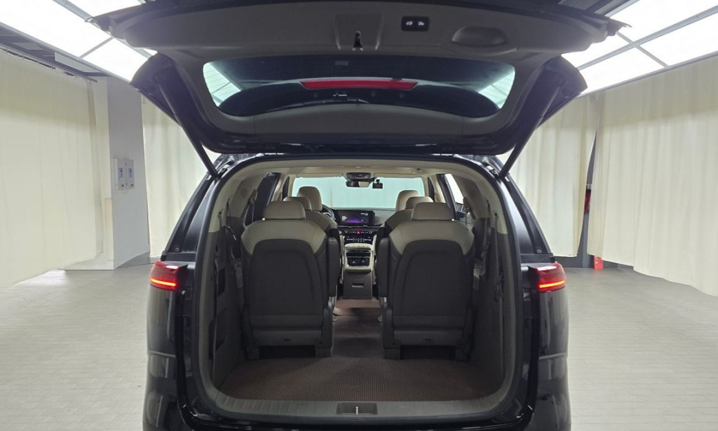 Kia Carnival 9-Seater Signature, 2023