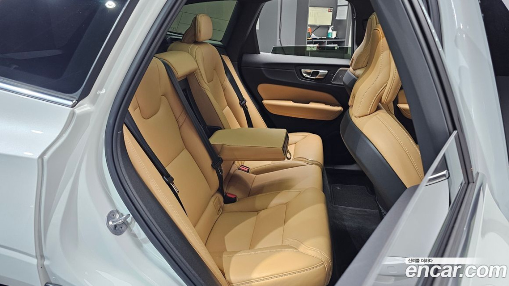 Volvo XC60 B5 Ultimate Bright, 2024