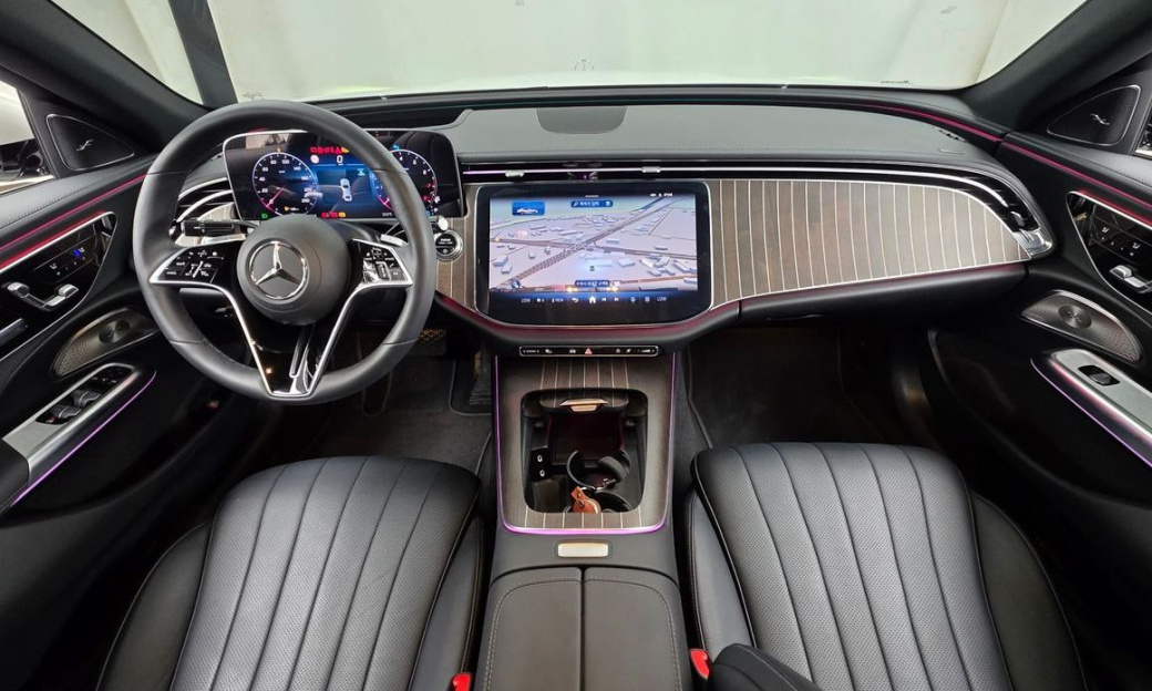 Mercedes-Benz E-Class E300 4MATIC Exclusive, 2024