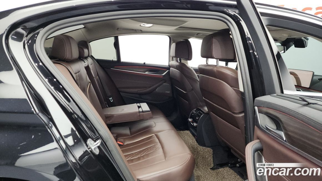 BMW 5-Series 530i xDrive Luxury, 2023
