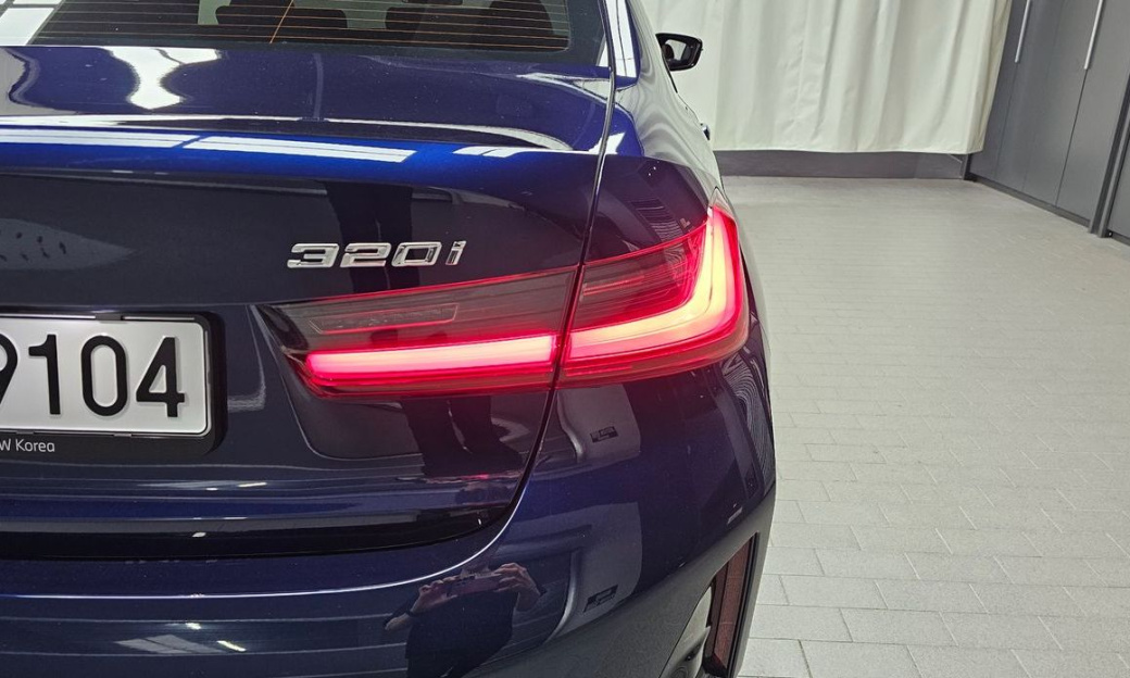 BMW 3-Series 320i M Sport, 2025
