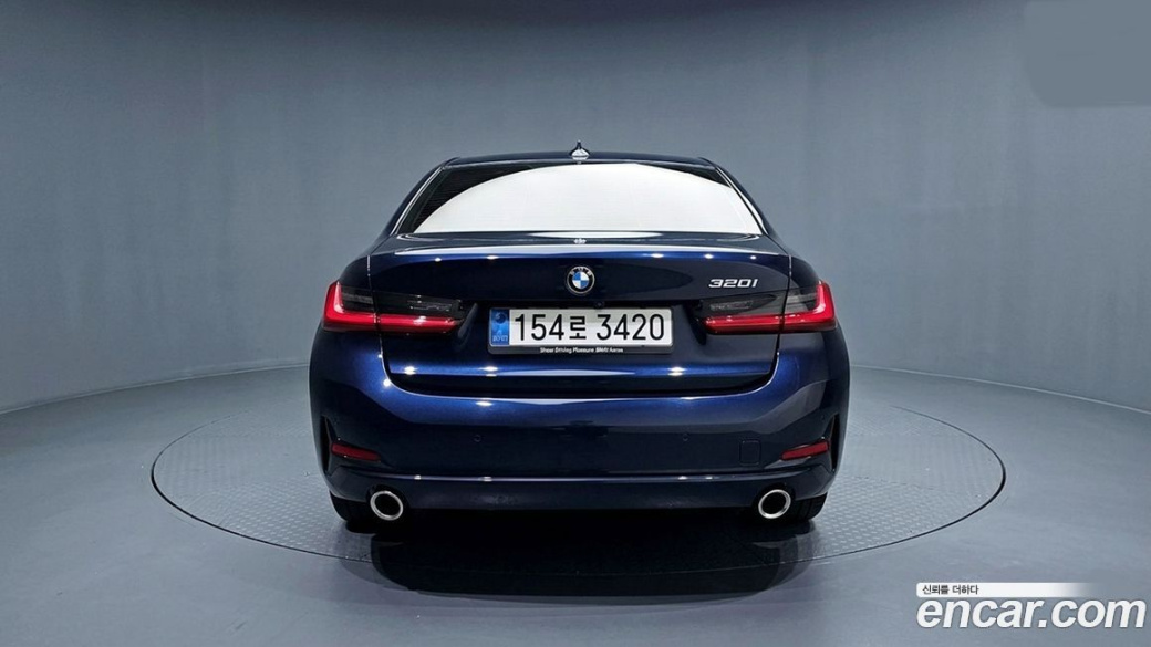 BMW 3-Series 320i, 2025