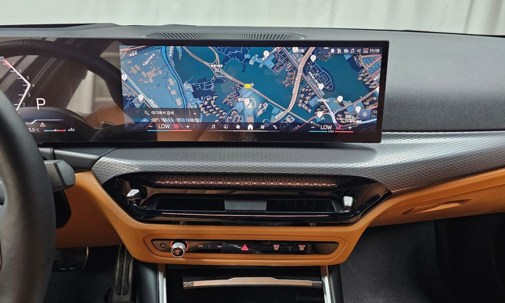 BMW 3-Series 320i M Sport, 2025
