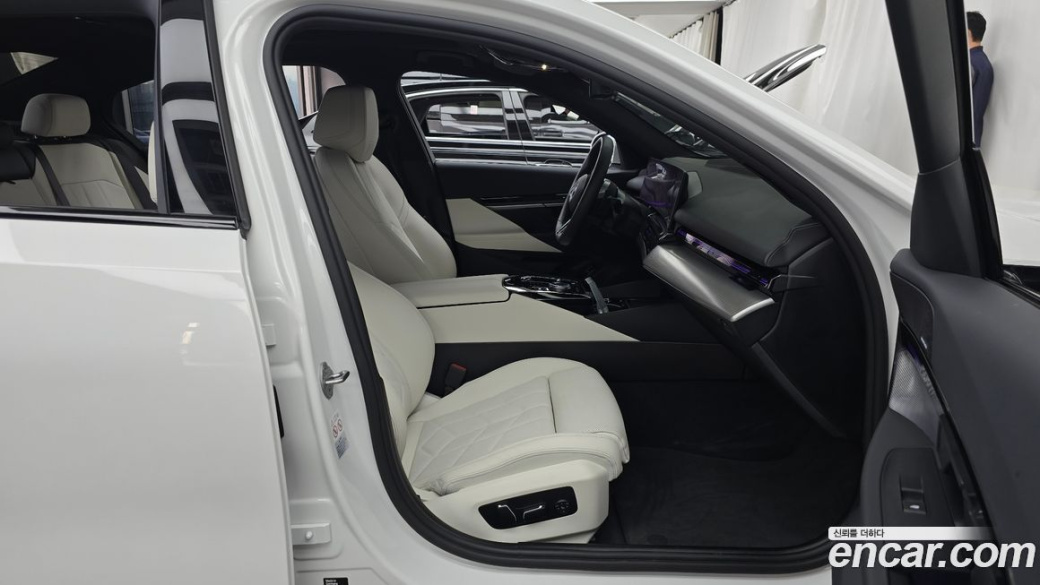 BMW 5-Series 520i M Sport, 2024