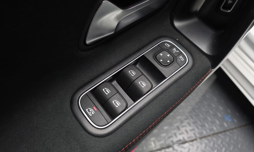 Mercedes-Benz CLA-Class CLA250 4MATIC, 2025