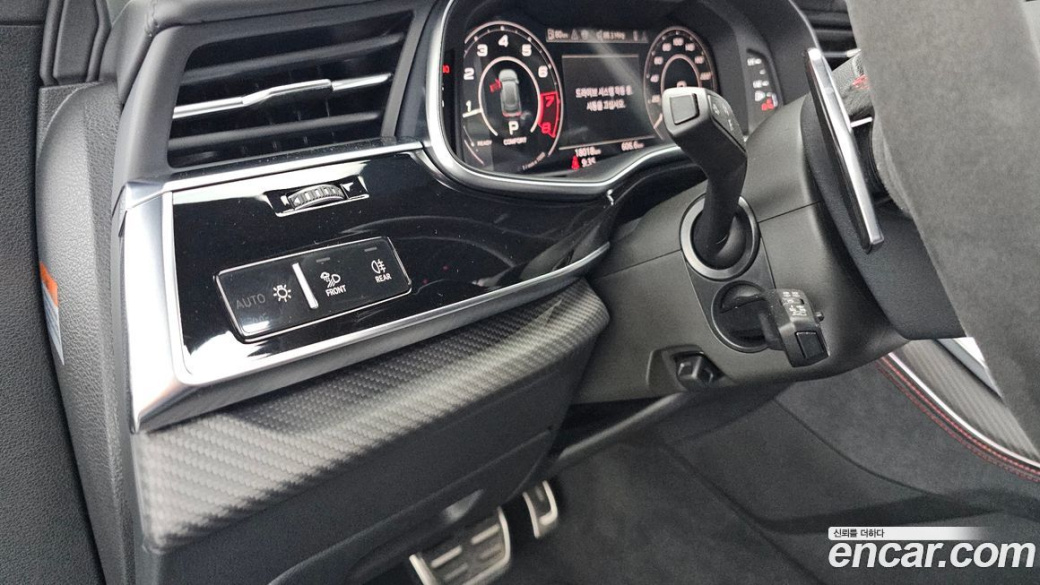 Audi RSQ8 4.0 TFSI Quattro Performance, 2025