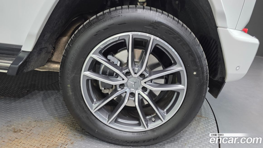 Mercedes-Benz G-Class G450d, 2025