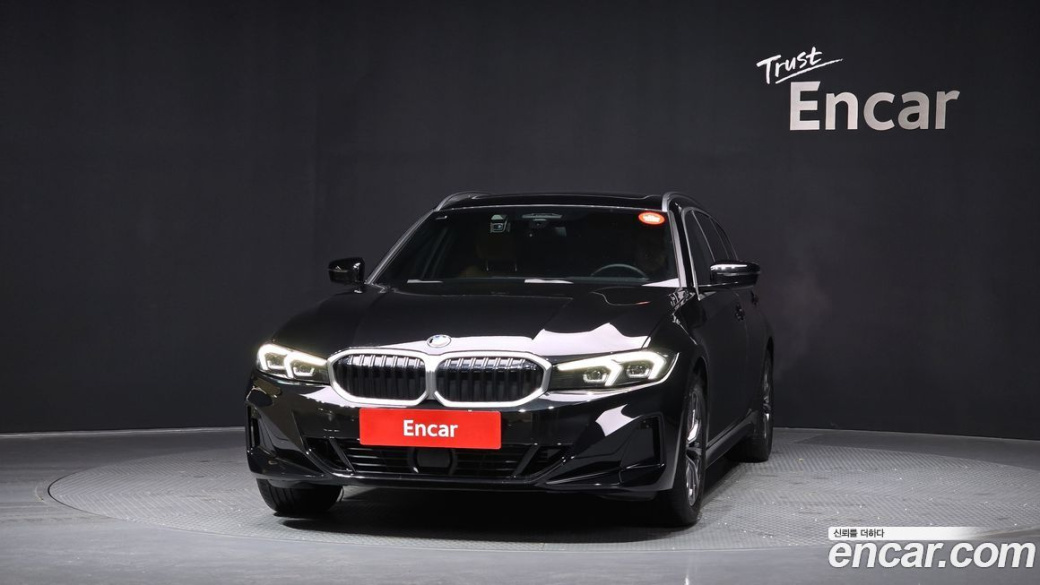 BMW 3-Series 320i Touring, 2024