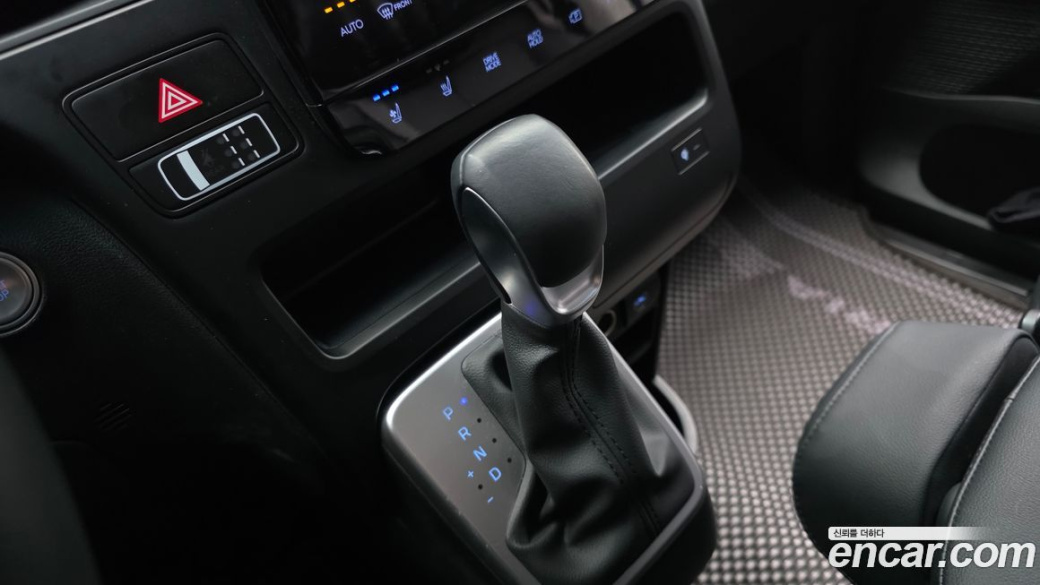 Hyundai Staria Tourer 9-Seater, 2025