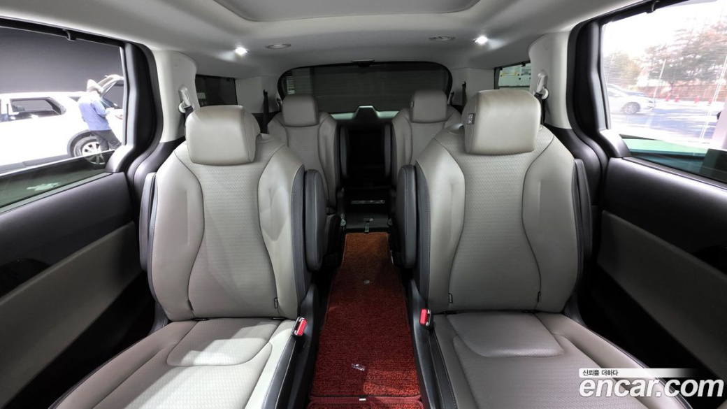 Kia Carnival 9-Seater Signature, 2024