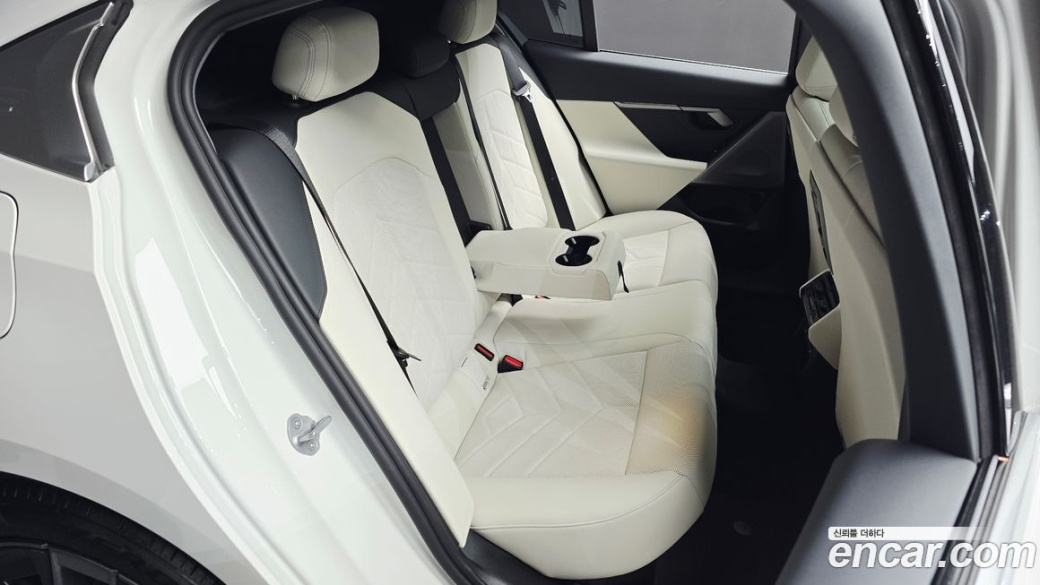 BMW 5-Series 520i, 2025