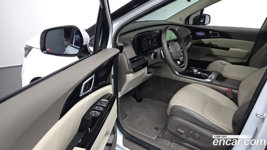 Kia Carnival 7-Seater Signature, 2023