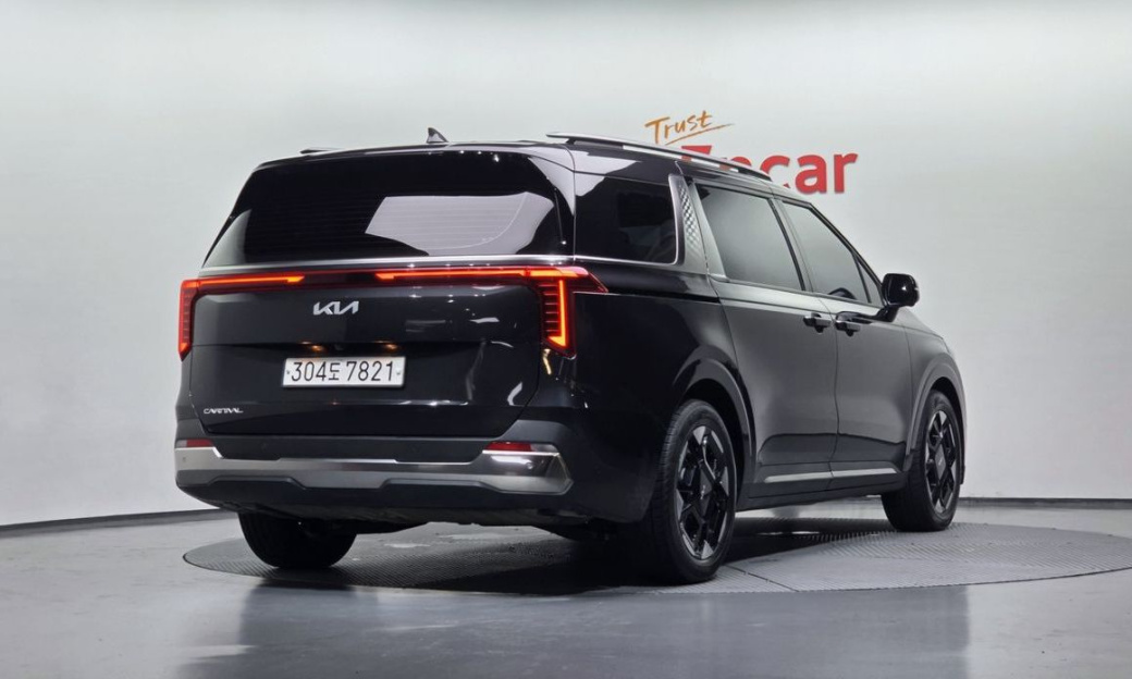 Kia Carnival 7-Seater Signature, 2024