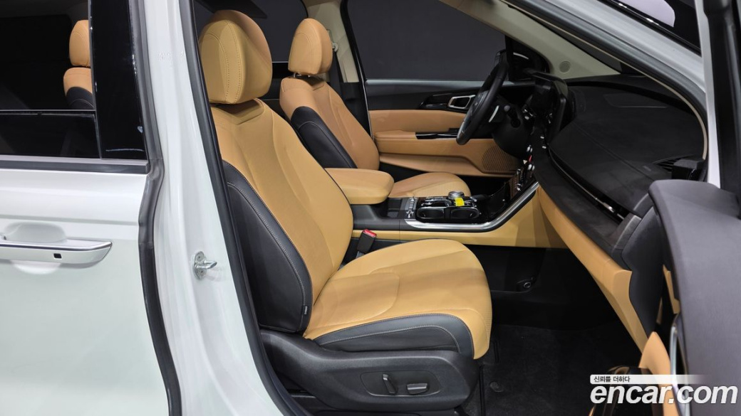 Kia Carnival 7-Seater Outdoor, 2023