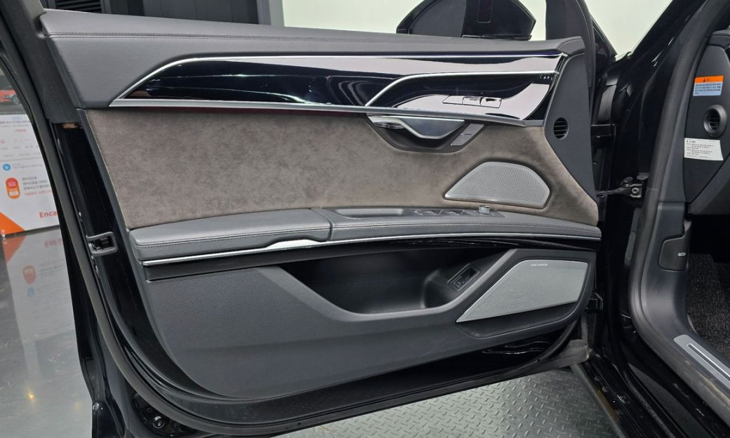 Audi A8 55 TFSI Quattro LWB, 2021