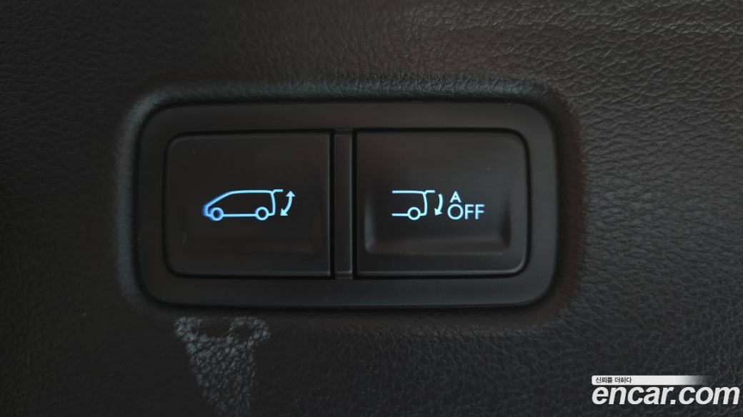 Hyundai Staria 4WD Lounge 9-Seater, 2022