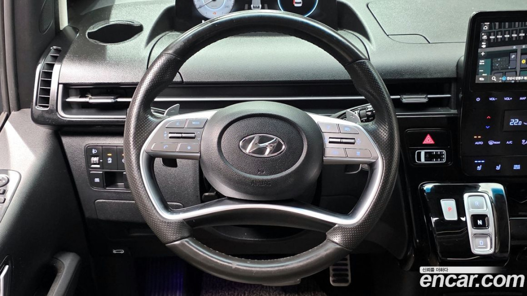 Hyundai Staria 4WD Lounge 9-Seater, 2022