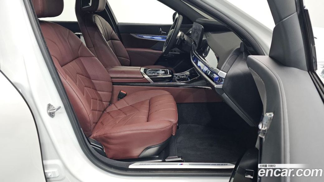 BMW 7-Series 740i xDrive M Sport, 2025