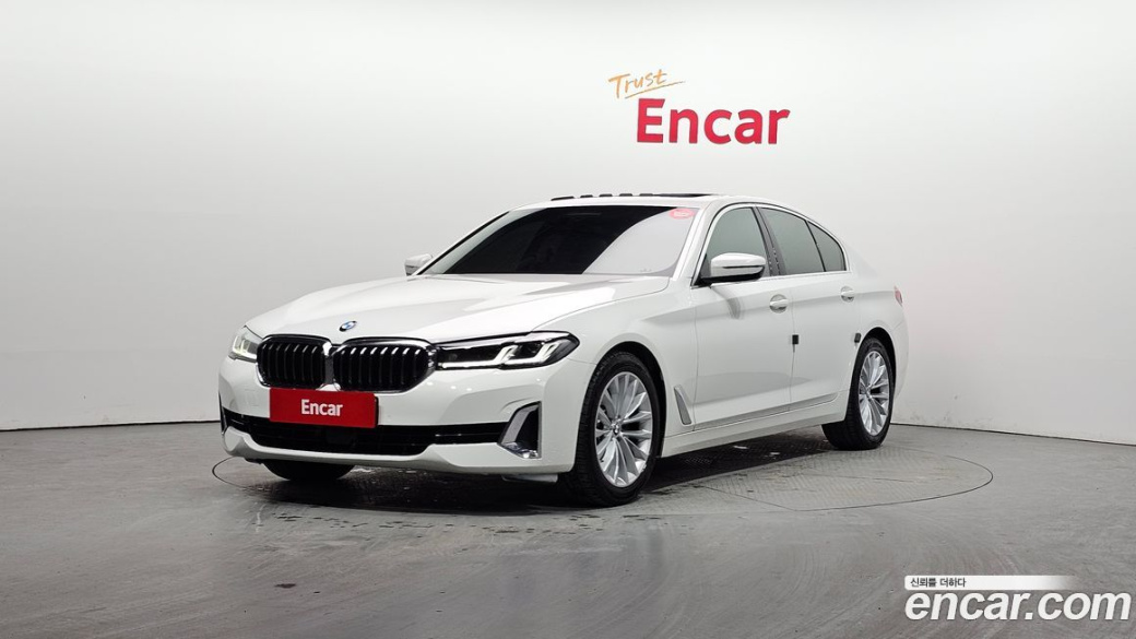 BMW 5-Series 520i Luxury, 2022