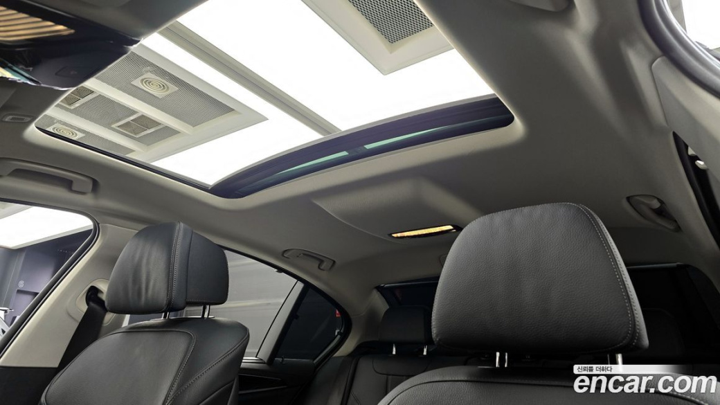 BMW 5-Series 520i Luxury, 2023