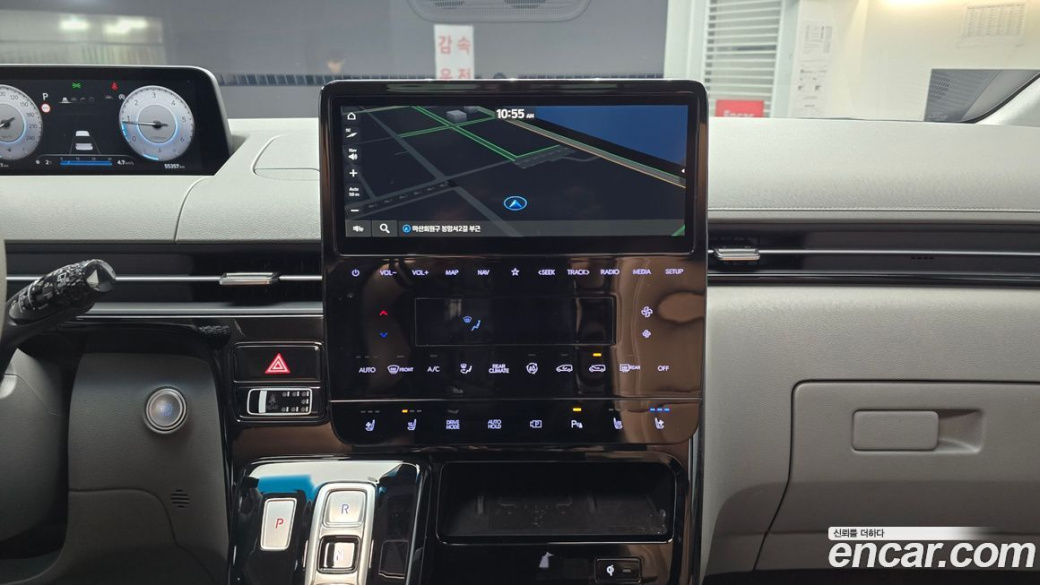 Hyundai Staria 4WD Lounge 9-Seater, 2022