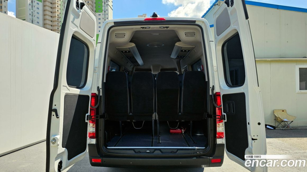 Hyundai Solati 15-seater, 2024