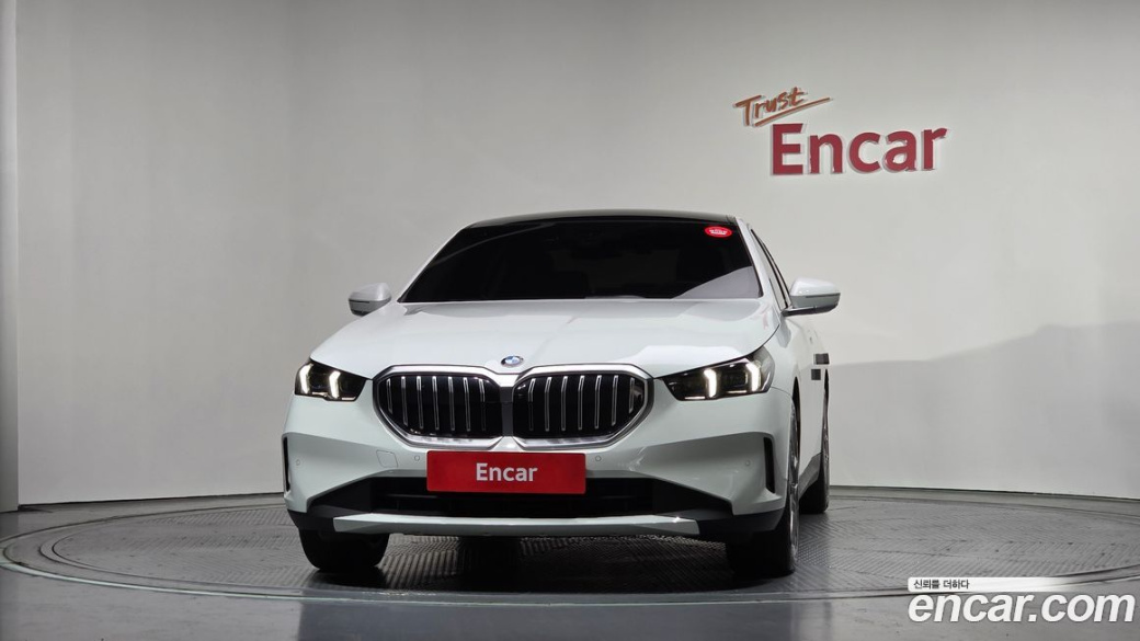 BMW 5-Series 520i, 2024