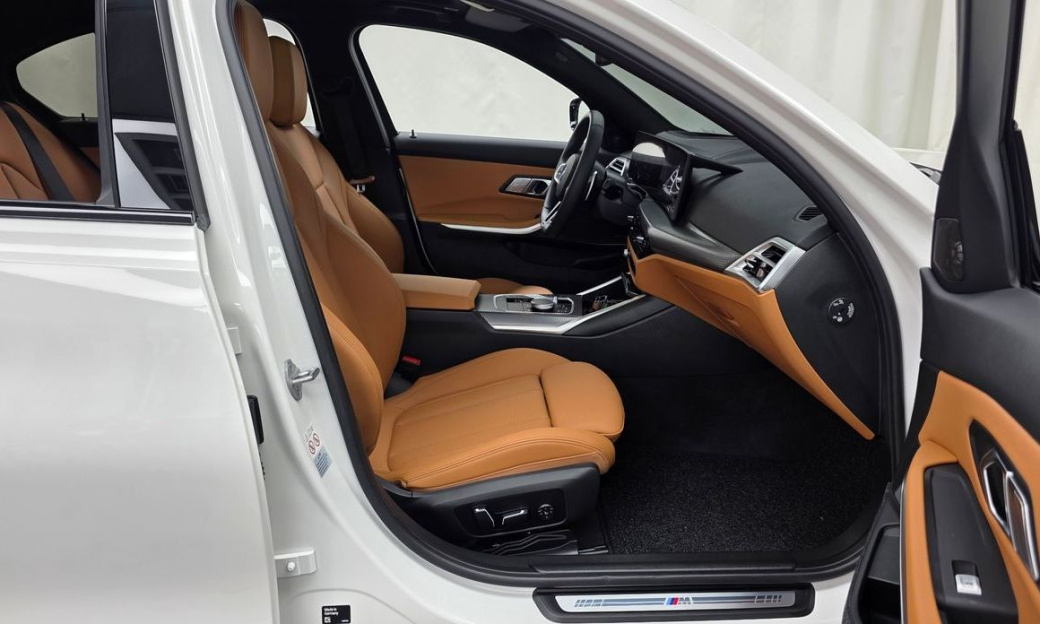 BMW 3-Series 320i M Sport, 2025