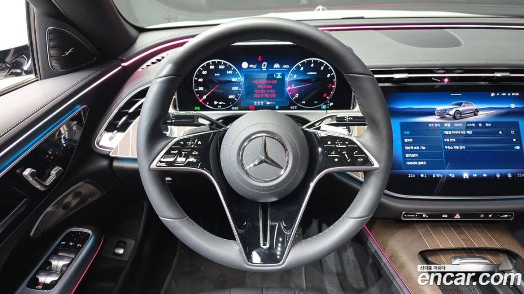 Mercedes-Benz E-Class E300 4MATIC Exclusive, 2025