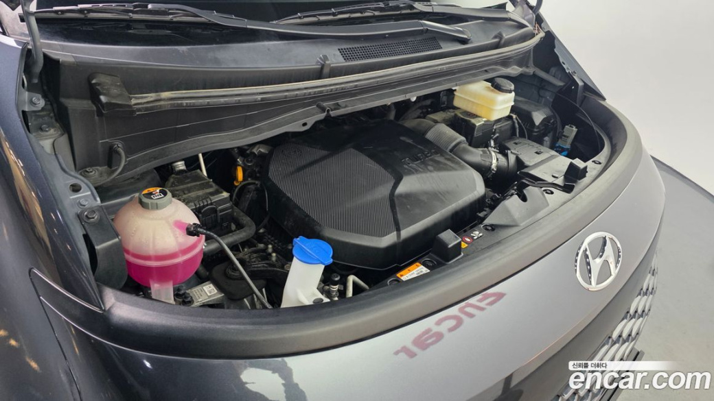 Hyundai Staria 4WD Tourer 9-Seater, 2023