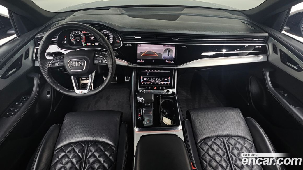 Audi Q8 55 TFSI Quattro Premium, 2023