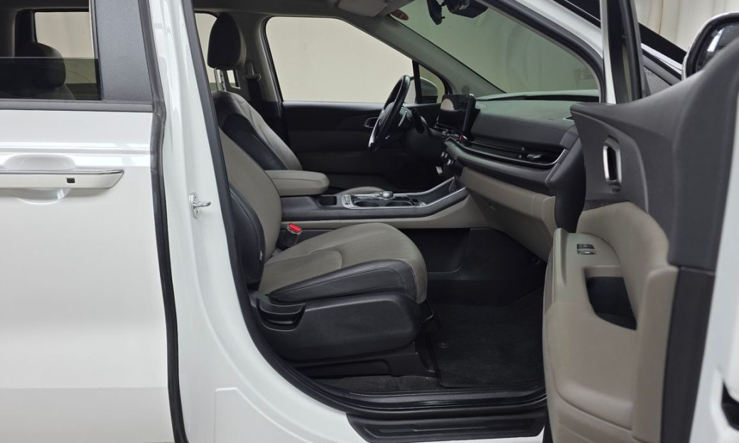 Kia Carnival 9-Seater Prestige, 2024