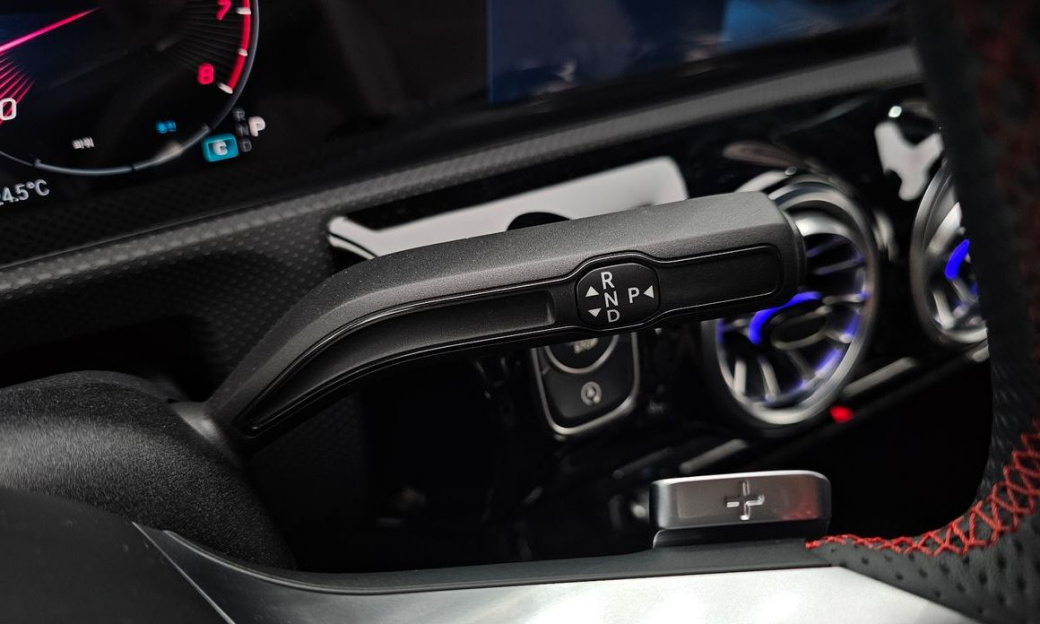 Mercedes-Benz CLA-Class CLA250 4MATIC, 2025