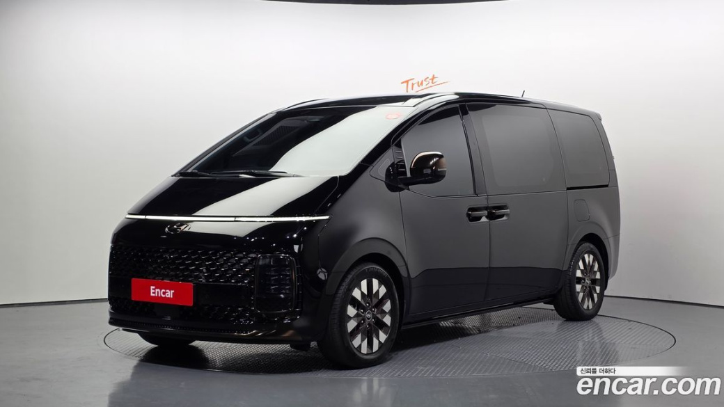 Hyundai Staria 4WD Lounge 7-Seater, 2022