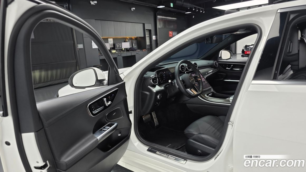 Mercedes-Benz C-Class C300 4MATIC AMG Line, 2024