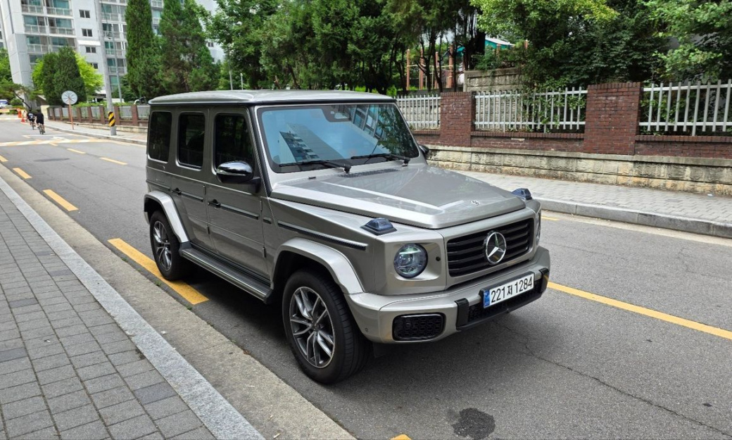 Mercedes-Benz G-Class G450d, 2025