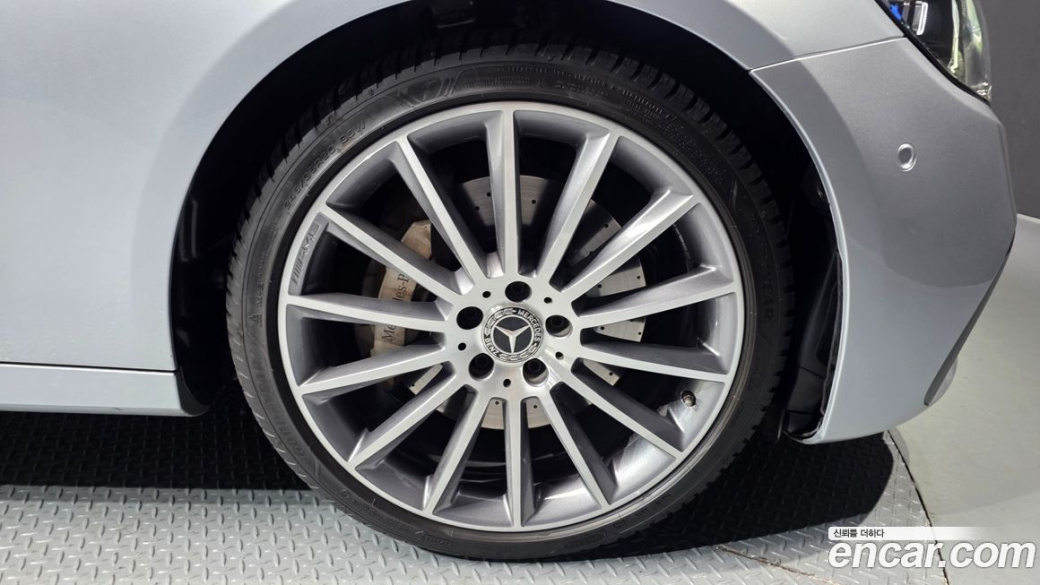 Mercedes-Benz E-Class E350 4MATIC AMG Line, 2022
