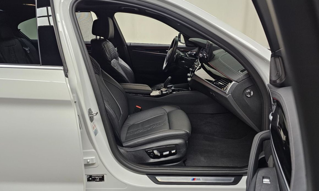 BMW 5-Series 530i M Sport Package, 2023