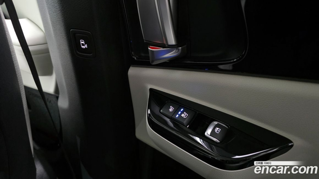 Kia Carnival 7-Seater Outdoor, 2023