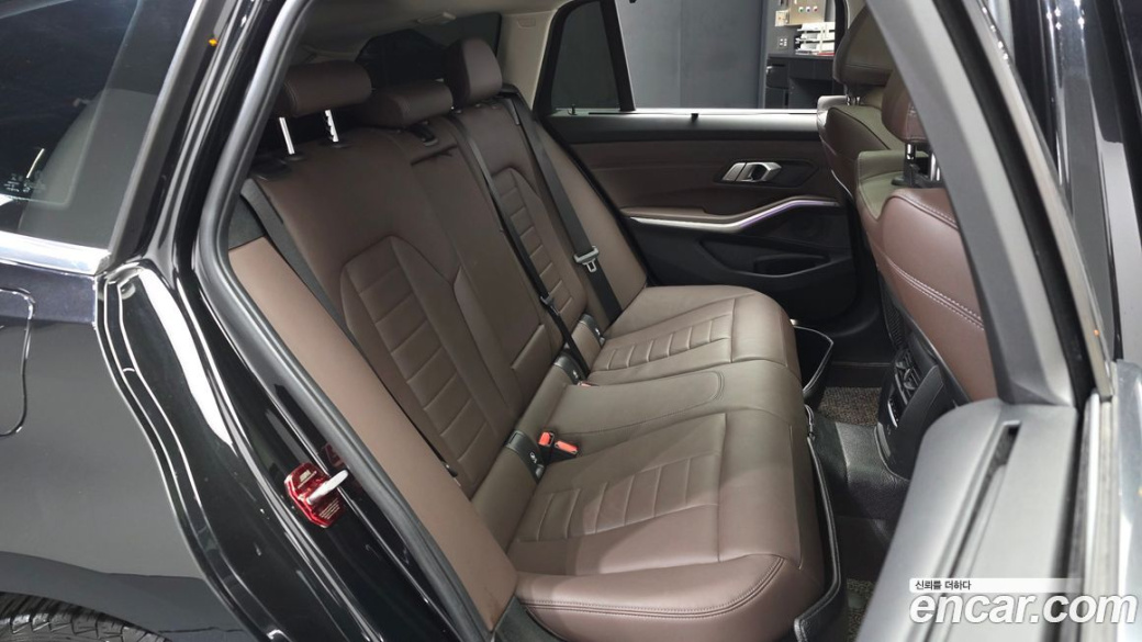 BMW 3-Series 320d Touring Luxury, 2022