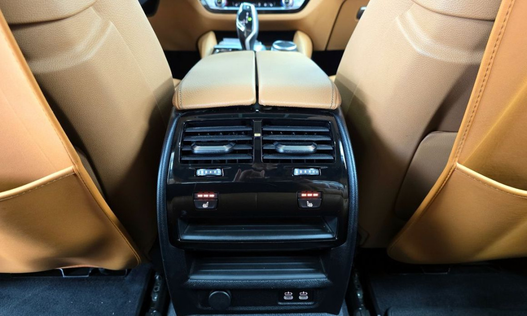 BMW 5-Series 520i Luxury, 2022